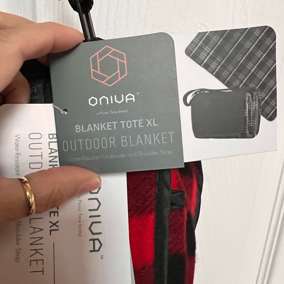 Buffalo plaid, picnic blanket - Picture 7 of 8